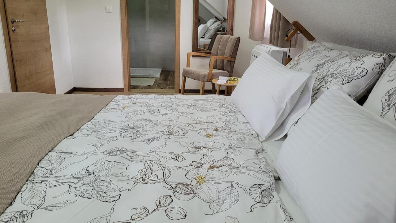 B&B Plitvica Villa Prica พลิตวิชกา เยเซรา ภายนอก รูปภาพ