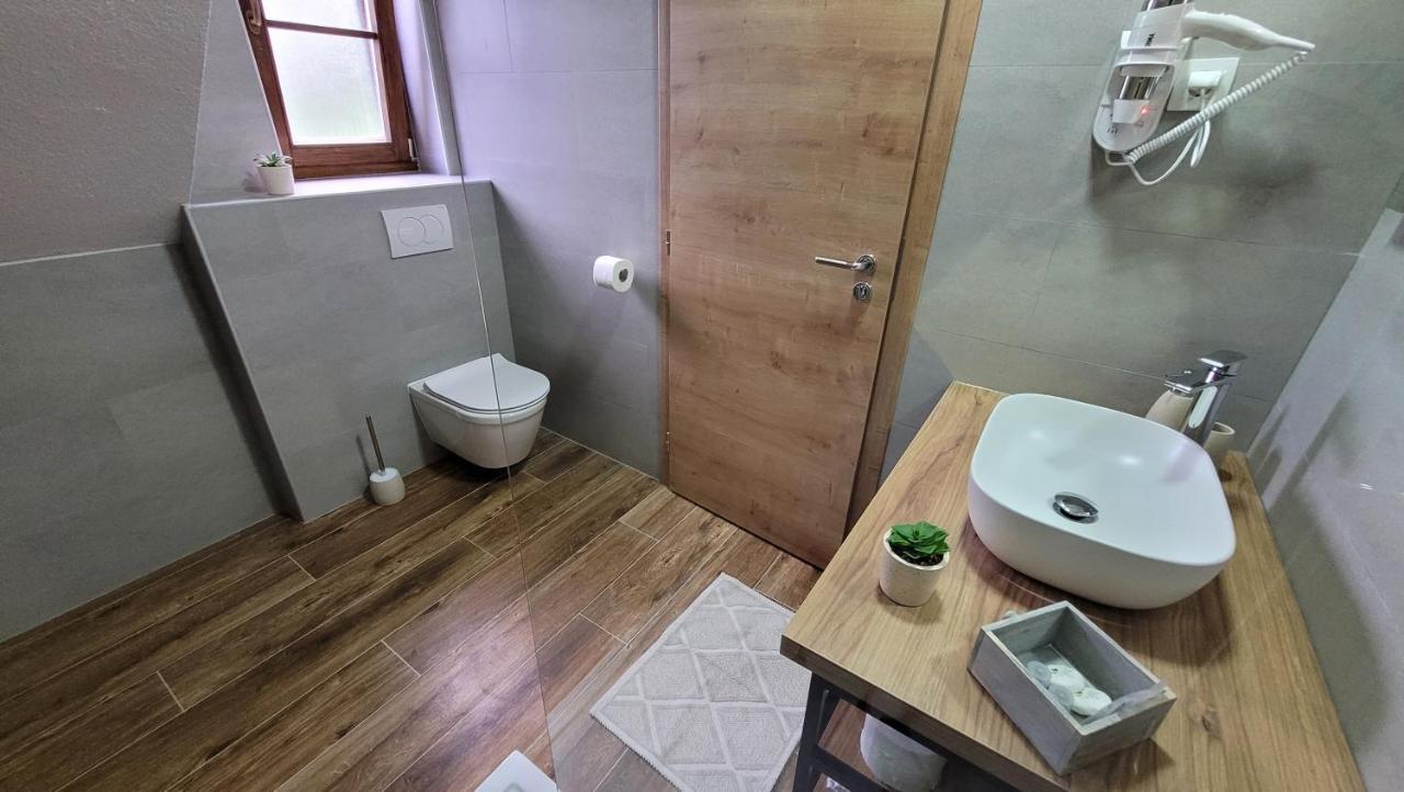B&B Plitvica Villa Prica พลิตวิชกา เยเซรา ภายนอก รูปภาพ