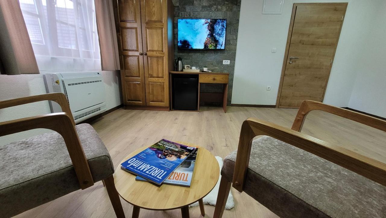 B&B Plitvica Villa Prica พลิตวิชกา เยเซรา ภายนอก รูปภาพ