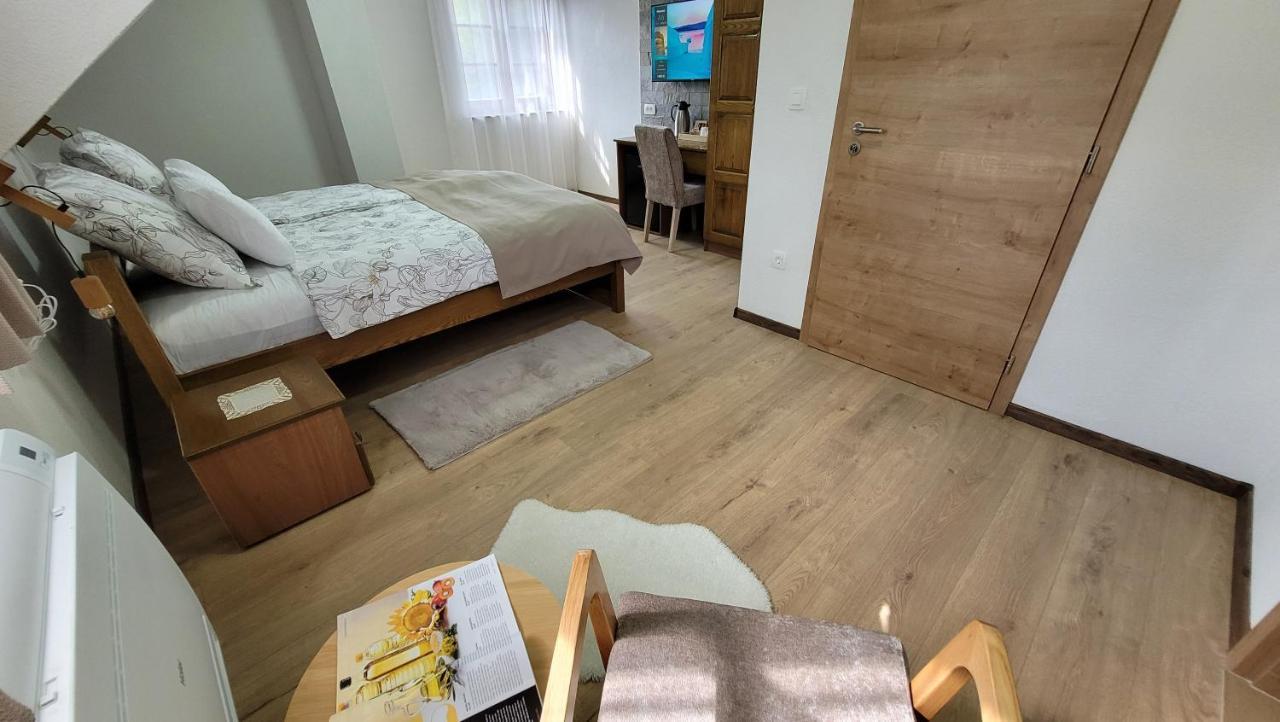 B&B Plitvica Villa Prica พลิตวิชกา เยเซรา ภายนอก รูปภาพ